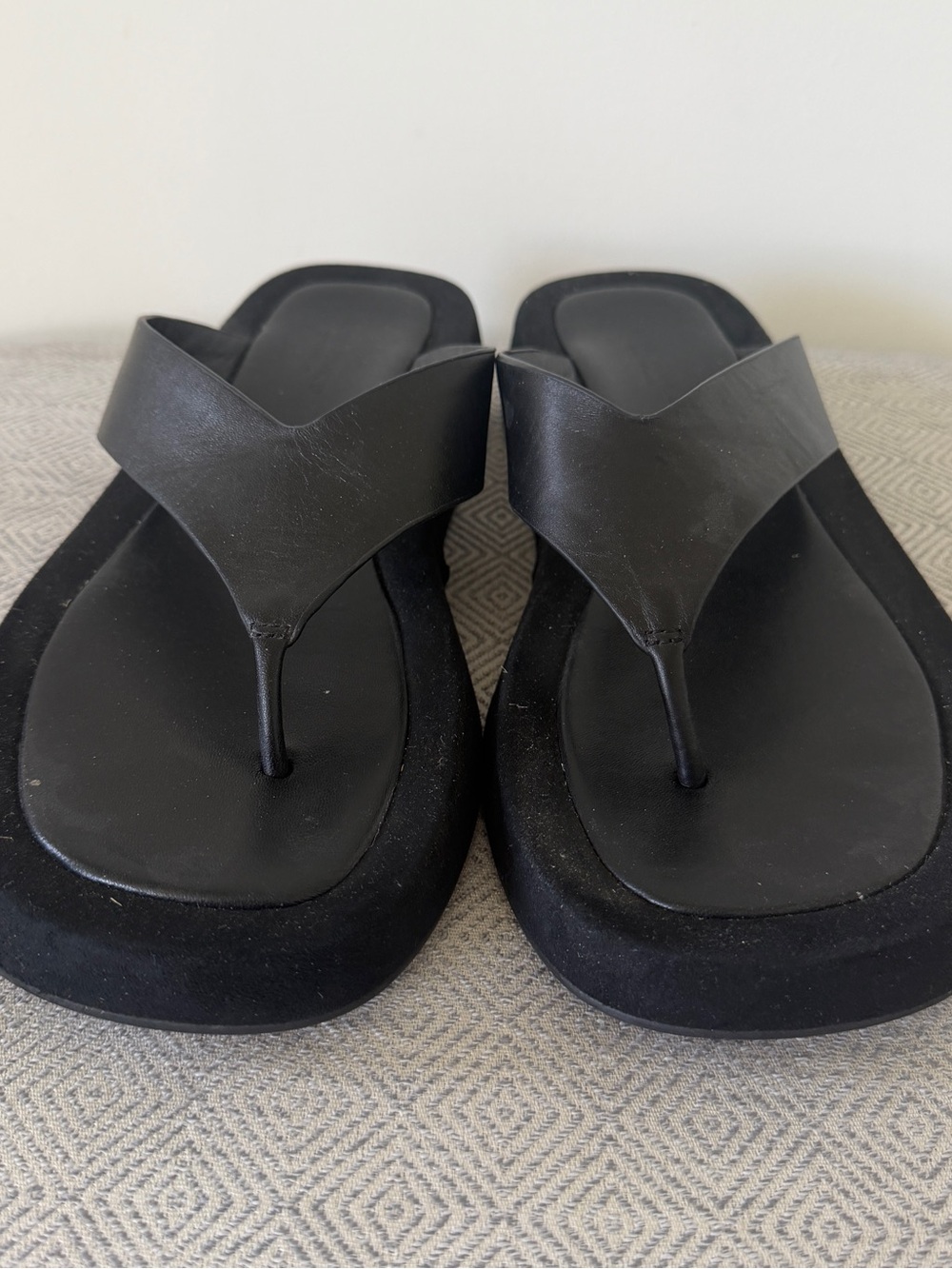 Tony Bianco Black Platform Flip Flop Sandals - Picture 7 of 7